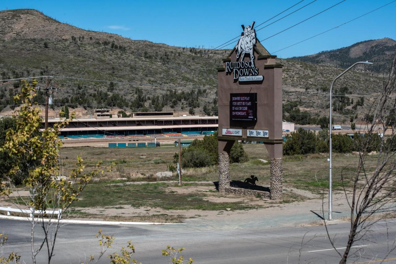 Apache Village Cabinette 13, Queen Bed, Midtown, Sleeps 2 Ruidoso Exterior foto