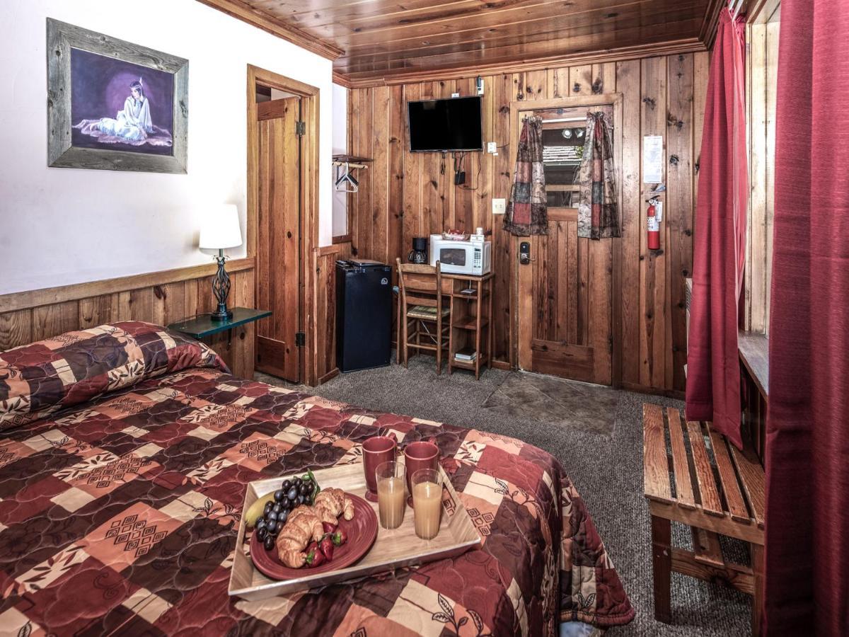 Apache Village Cabinette 13, Queen Bed, Midtown, Sleeps 2 Ruidoso Exterior foto