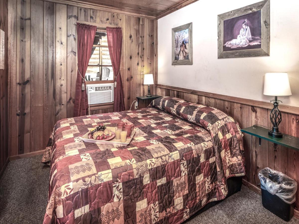 Apache Village Cabinette 13, Queen Bed, Midtown, Sleeps 2 Ruidoso Exterior foto